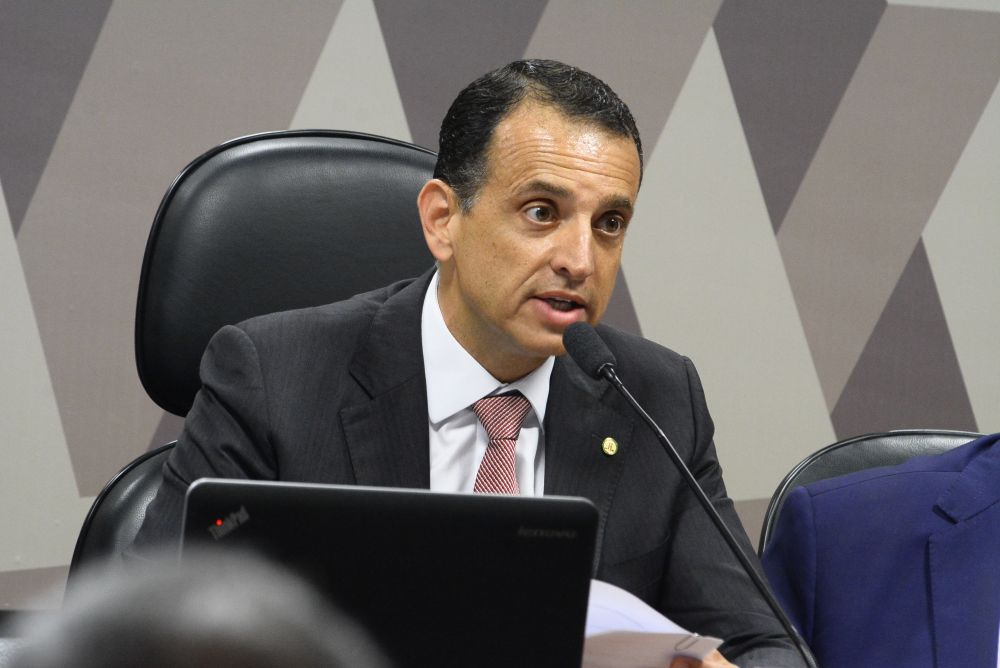 Marco Bertaiolli defende contratos da Multilaser, durante Sabatina