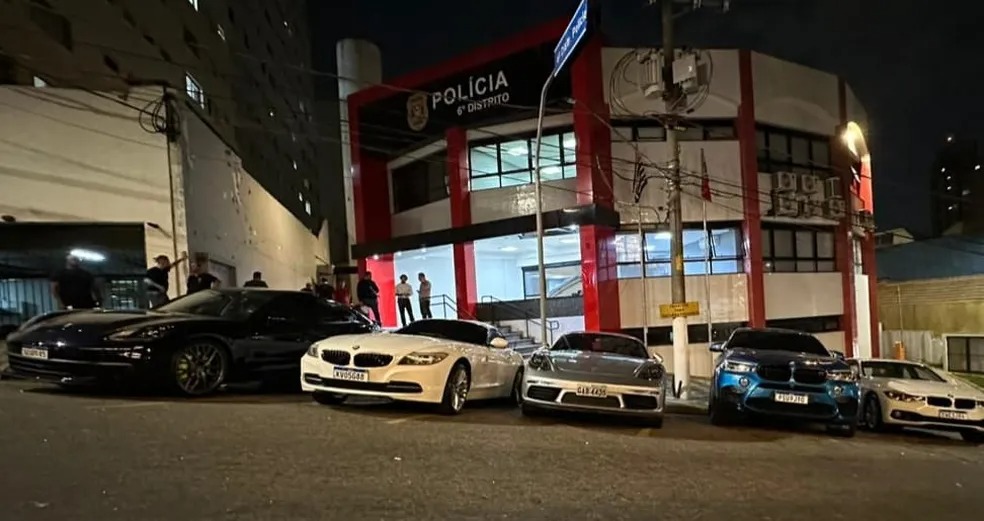 Polícia faz apreensão de carros de luxo em Mogi das Cruzes 