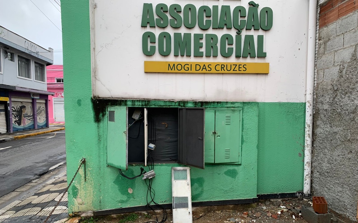 Associação Comercial de Mogi das Cruzes tem fios furtados na última madrugada (13)