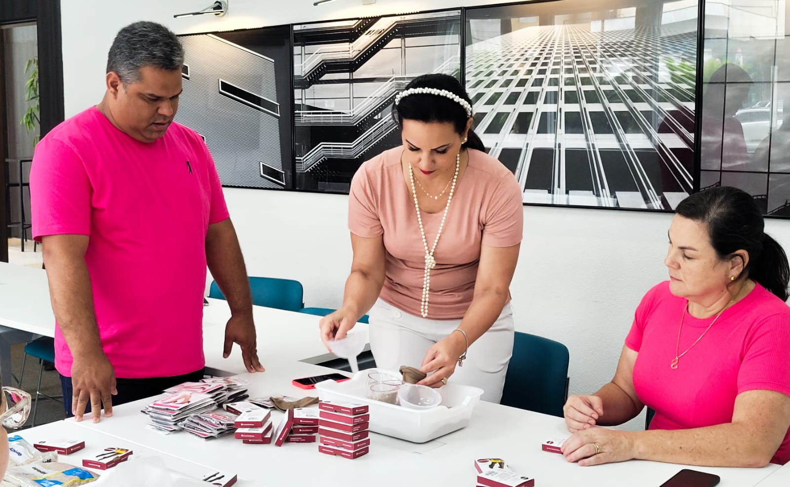 Ação distribuiu próteses externas para mulheres que tiveram câncer de mama em Mogi das Cruzes 