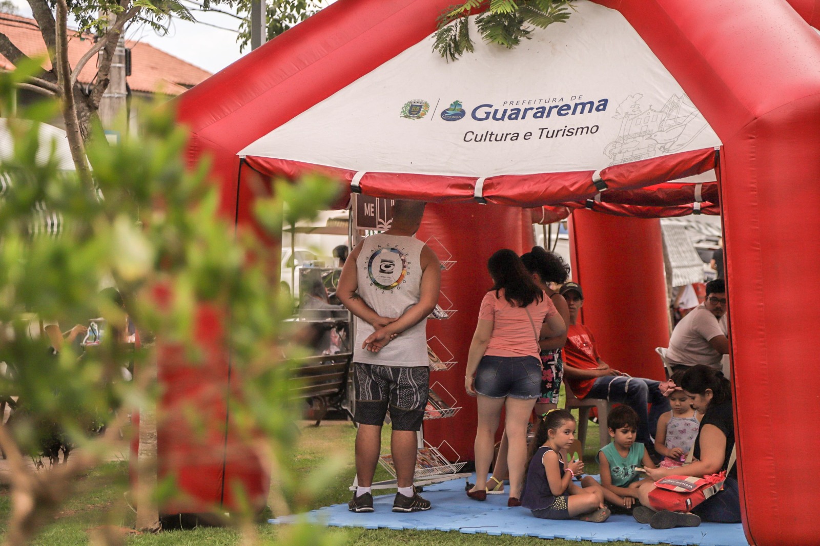 Prefeitura de Guararema promove ação Estação Literária na Praça