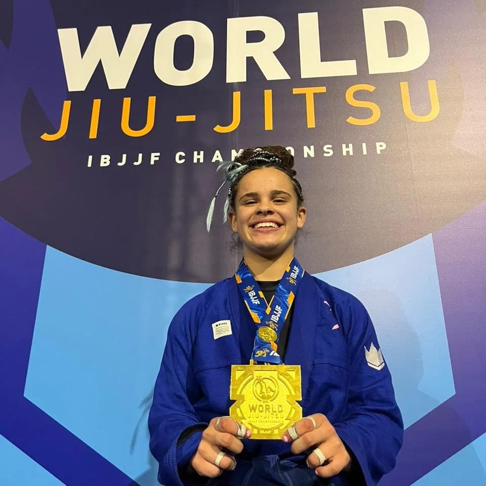 Maria Clara conquista o campeonato mundial de jiu-jitsu na Califórnia