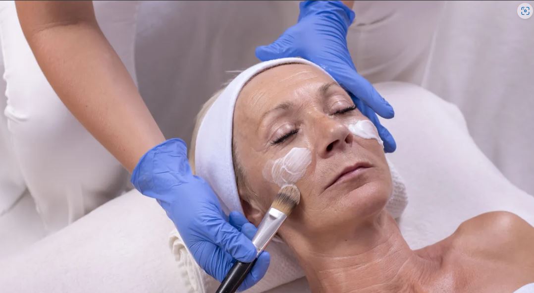 Anvisa proíbe uso de fenol em procedimentos estéticos e de saúde