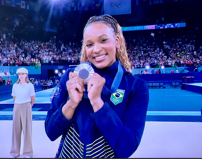 Rebeca Andrade brilha em Paris com medalha de prata no individual geral da ginástica nas Olimpíadas
