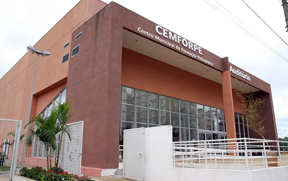 Pequenos no auditório projeto musical que transforma vidas em Mogi das Cruzes