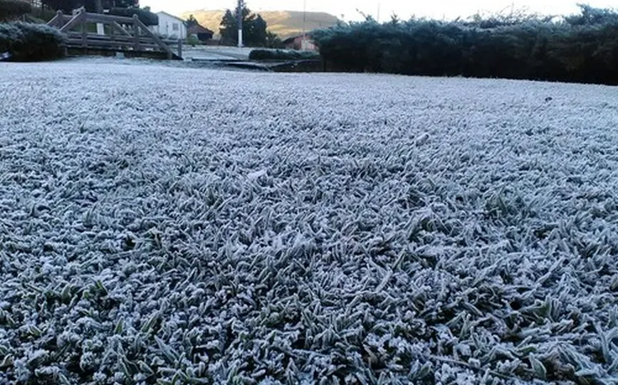 Frio intenso atinge o Sul do Brasil com geada e temperaturas abaixo de zero