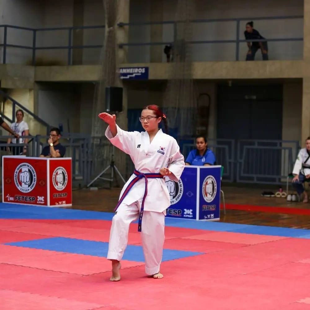 Letícia Mei Yazawa jovem promessa do taekwondo