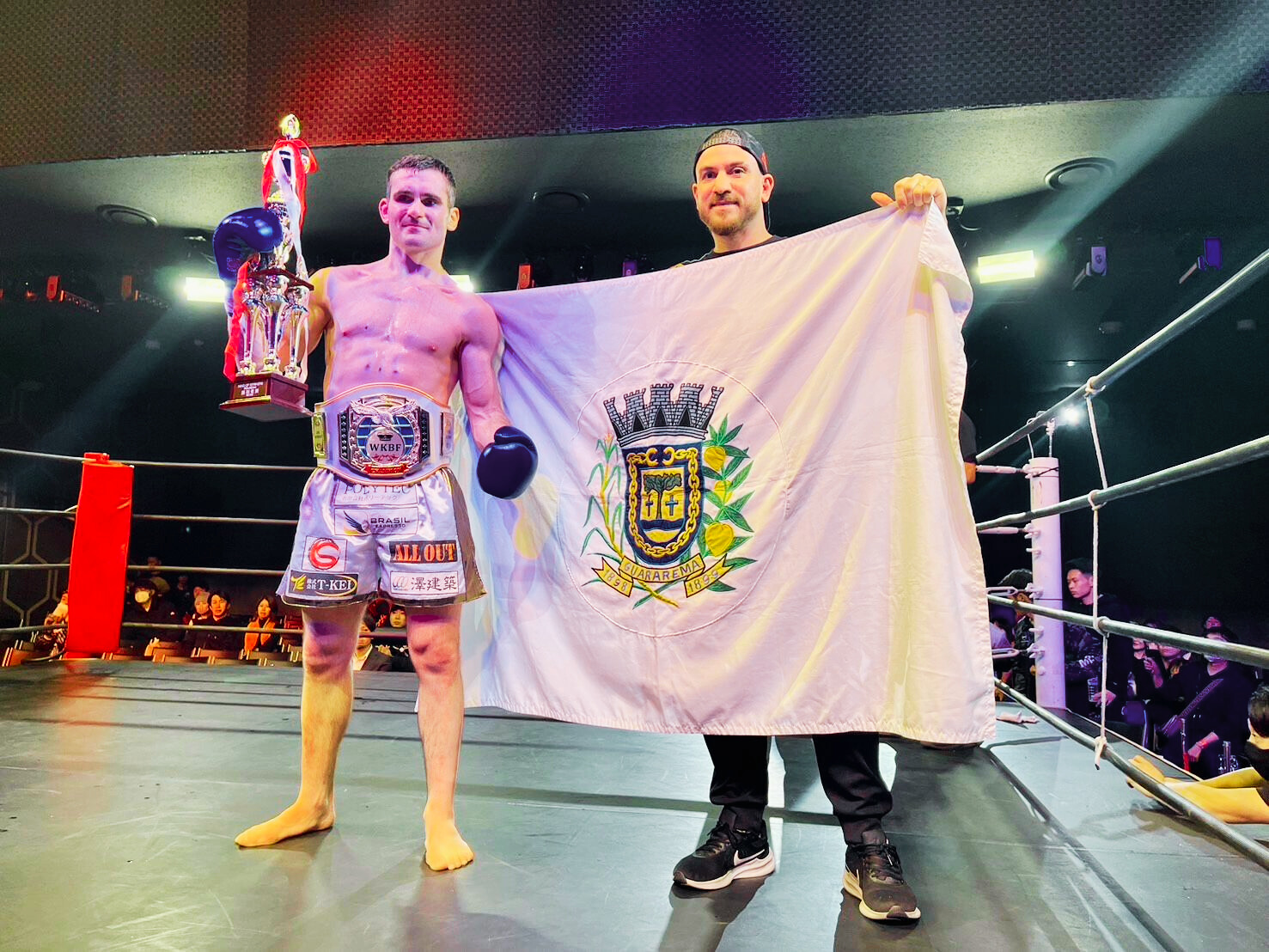 Atleta Vitor Toffanelli de Guararema alcança o topo; campeão mundial de kickboxing e karatê