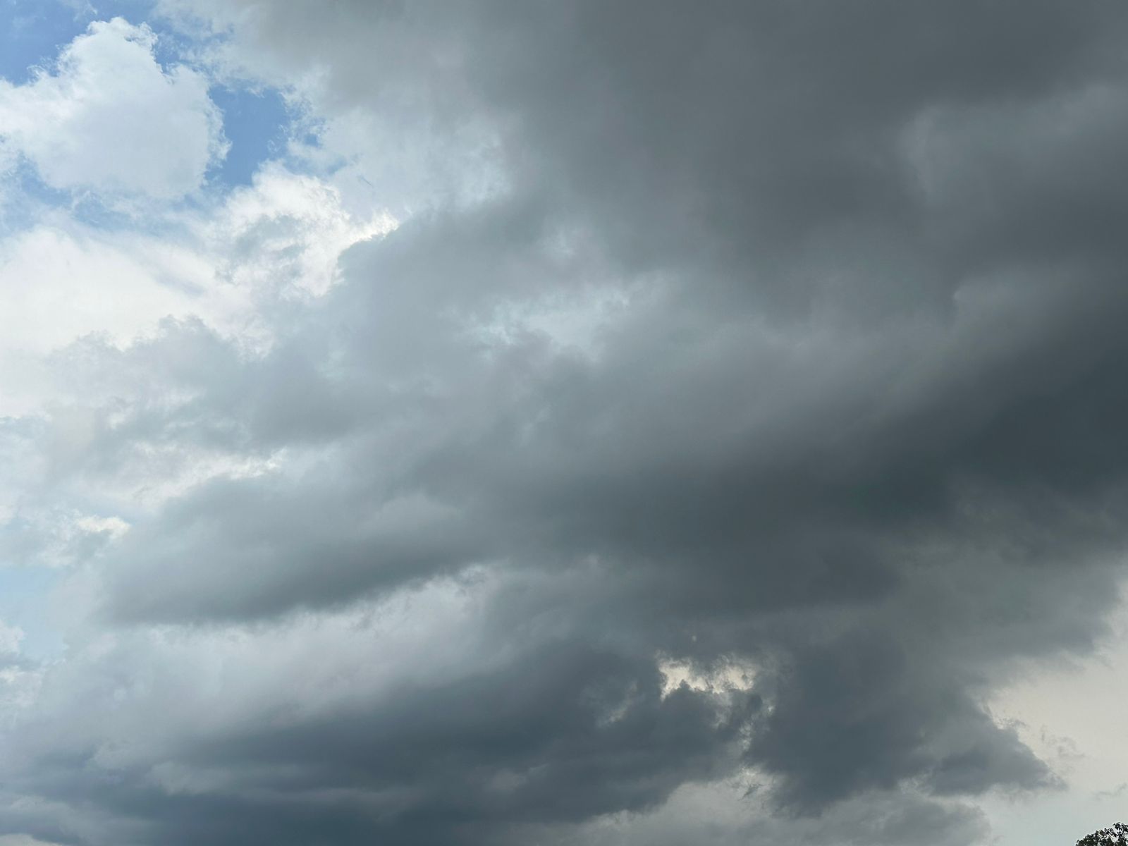 Defesa Civil alerta para chuva com ventos e granizo em Mogi das Cruzes e região