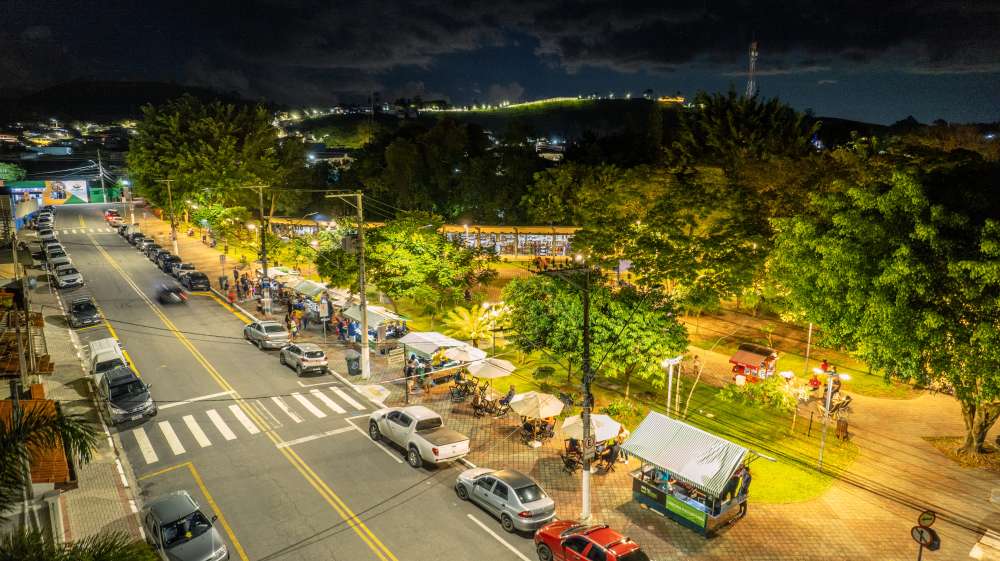 Gastronomia e música ao vivo são destaques na feira noturna de Guararema