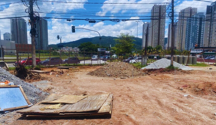 Problema de drenagem do Lavapés faz obra da rotatória do Habib’s ser suspensa por quatro meses