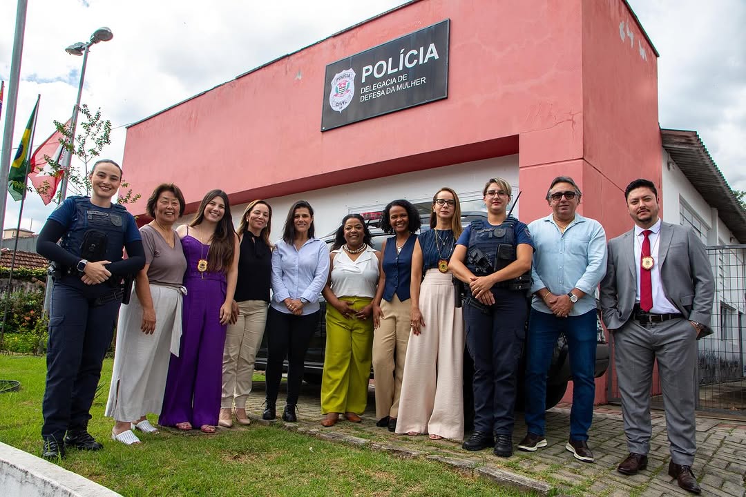 Reunião na Delegacia de Defesa da Mulher de Mogi das Cruzes reforça compromisso com o combate à violência contra a mulher