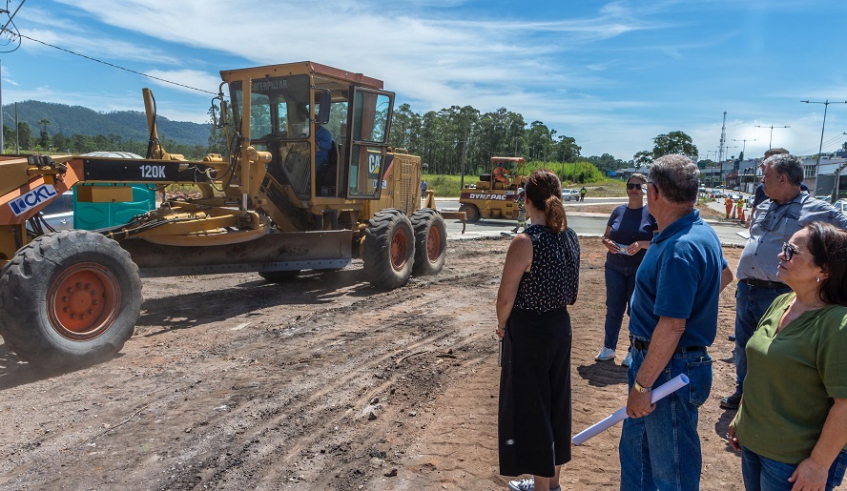 Prefeitura de Mogi retoma obras da rotatória em Cezar de Souza