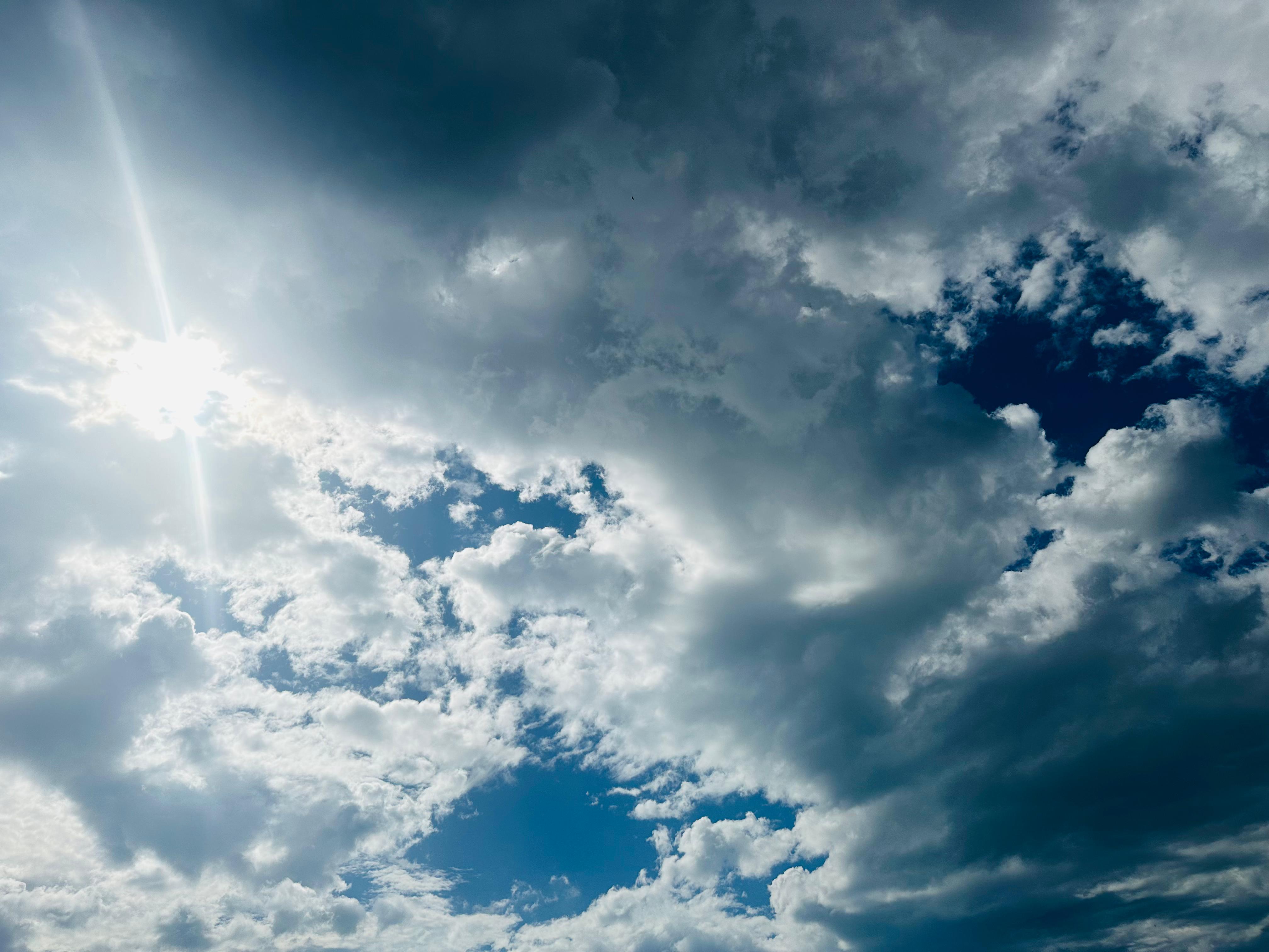 Semana começa com altas temperaturas; Foliões, preparem-se para muito sol e sensação térmica de até 35°C