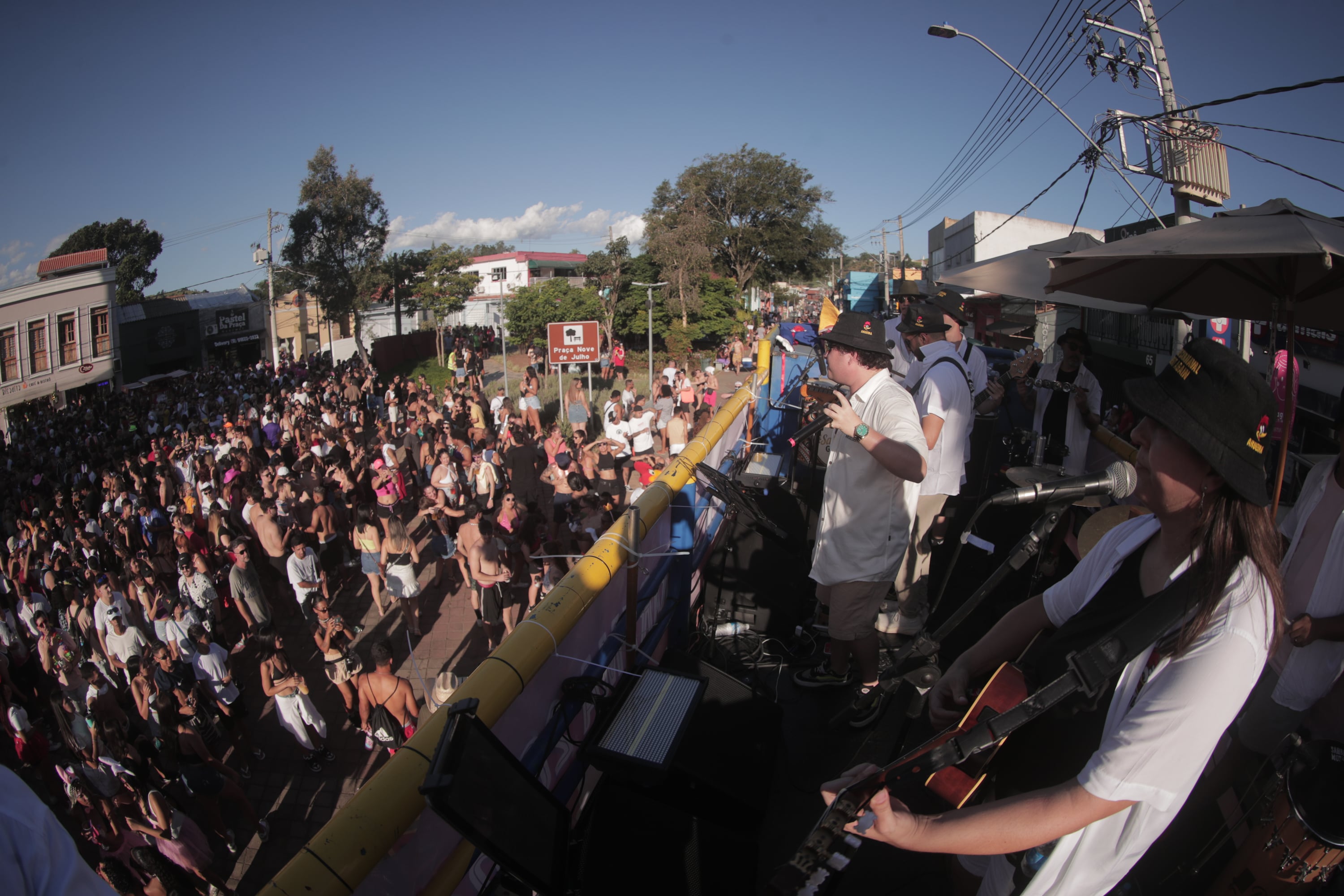 Carnaval 2025 em Guararema atrai cerca de 60 mil foliões e reforça a tradição da folia na cidade
