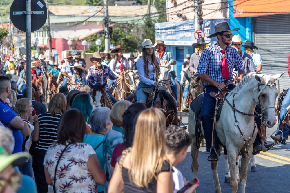 Festa do Divino 2025 celebra fé e cultura popular em Guararema