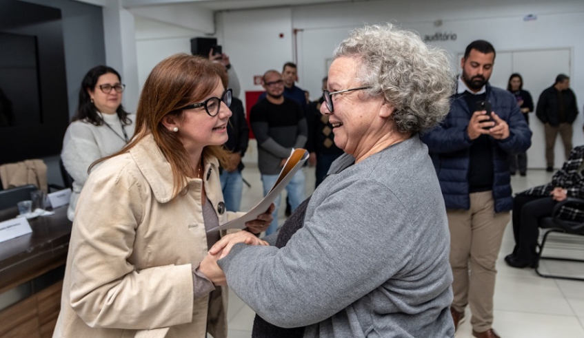 Prefeita Mara Bertaiolli entrega  267 títulos de propriedade