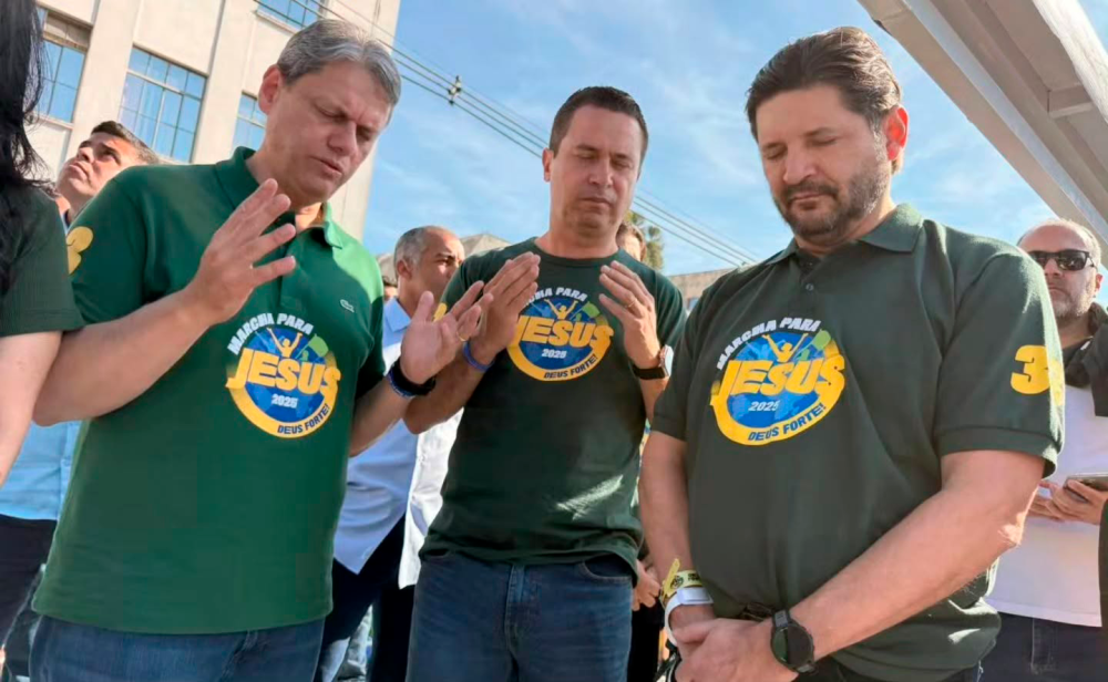 Tarcísio de Freitas e André do Prado participam da Marcha para Jesus 2025