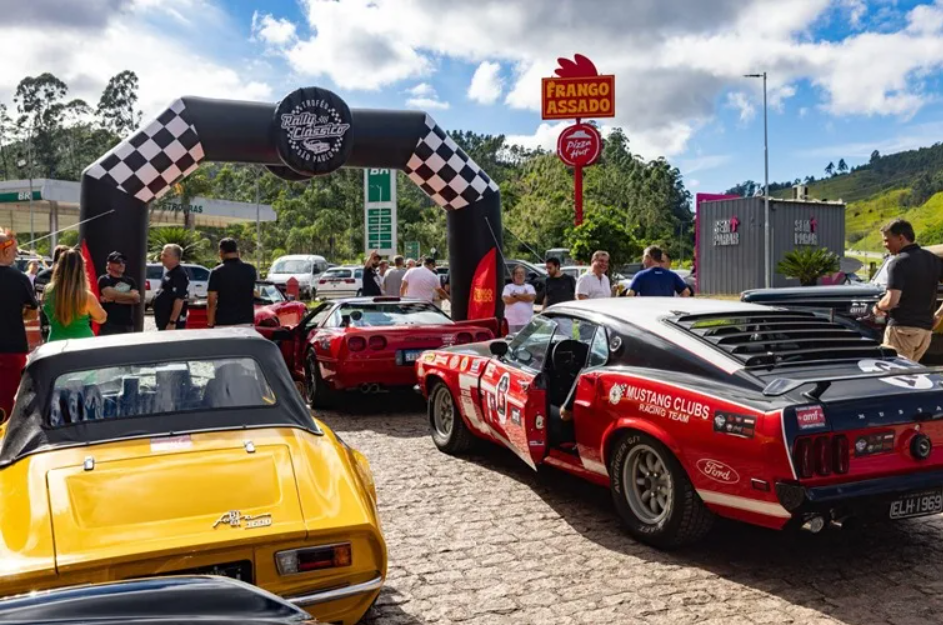 Rede Frango Assado promove etapa do Rally Clássico em Guararema