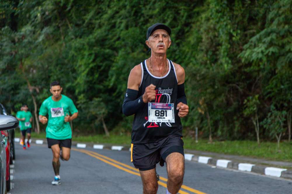 Corrida solidária arrecada agasalhos para famílias em Guararema