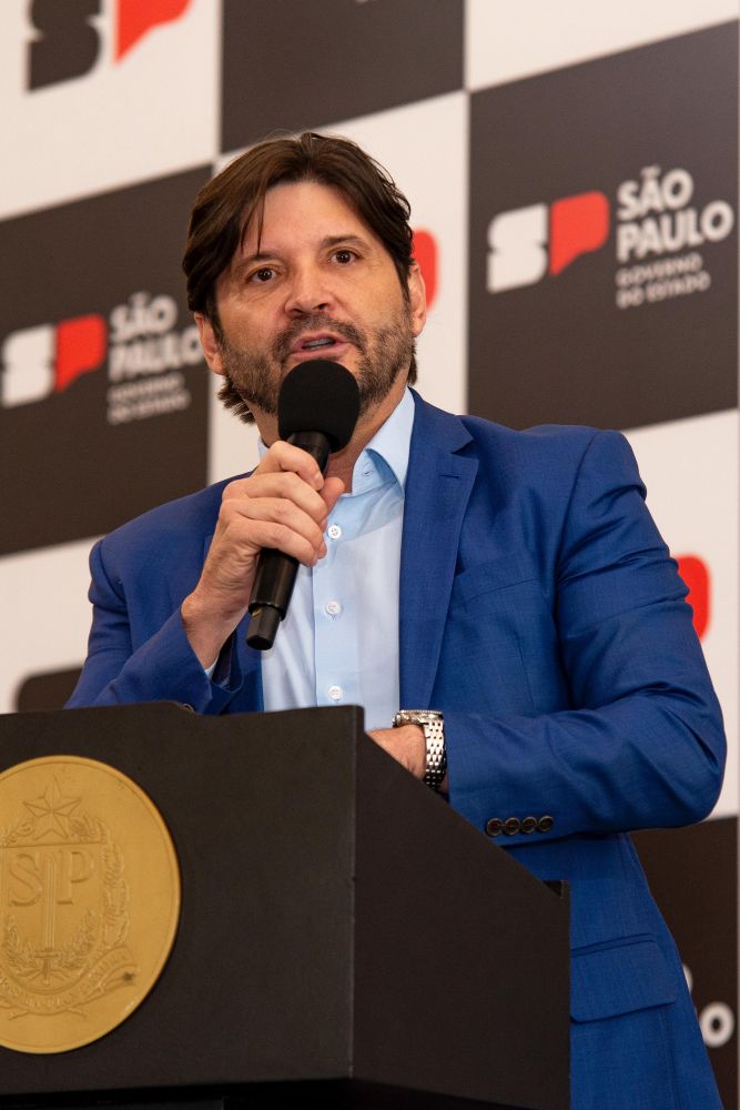 André do Prado passa por cateterismo e angioplastia para tratar obstrução arterial