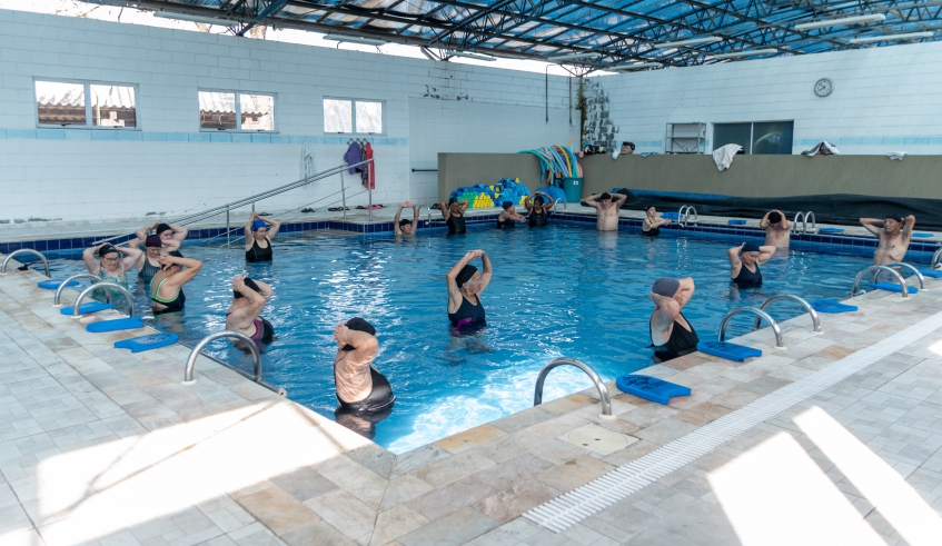 Segunda piscina do Pró-Hiper é reativada e amplia atendimento de hidroginástica para idosos em Mogi
