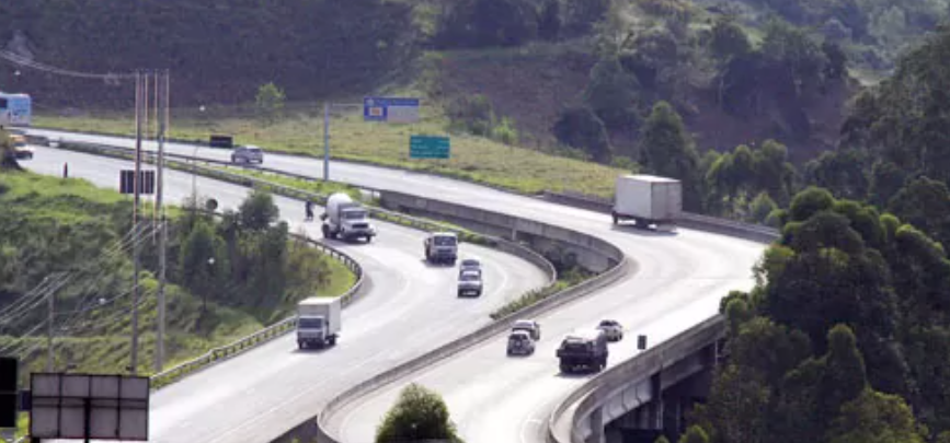 Caminhão Incendeia e Provoca Interdição Parcial na Mogi-Dutra (SP-88)