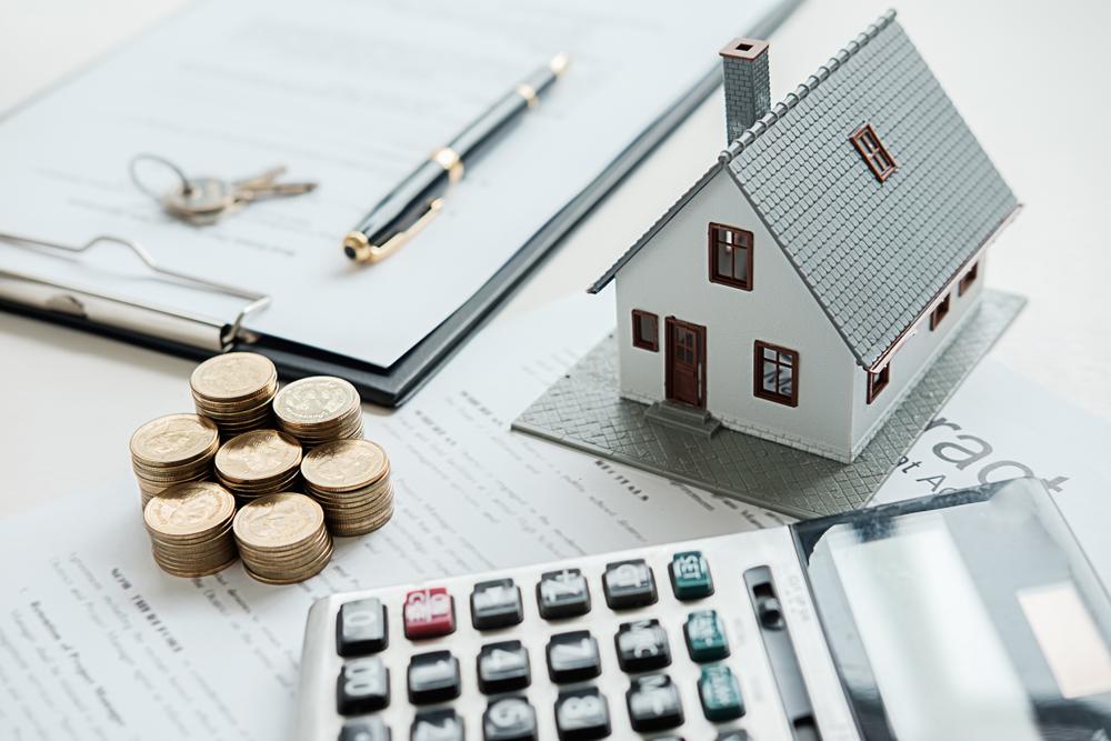 Selic Alta e Tarifaço: Comprar ou esperar?
