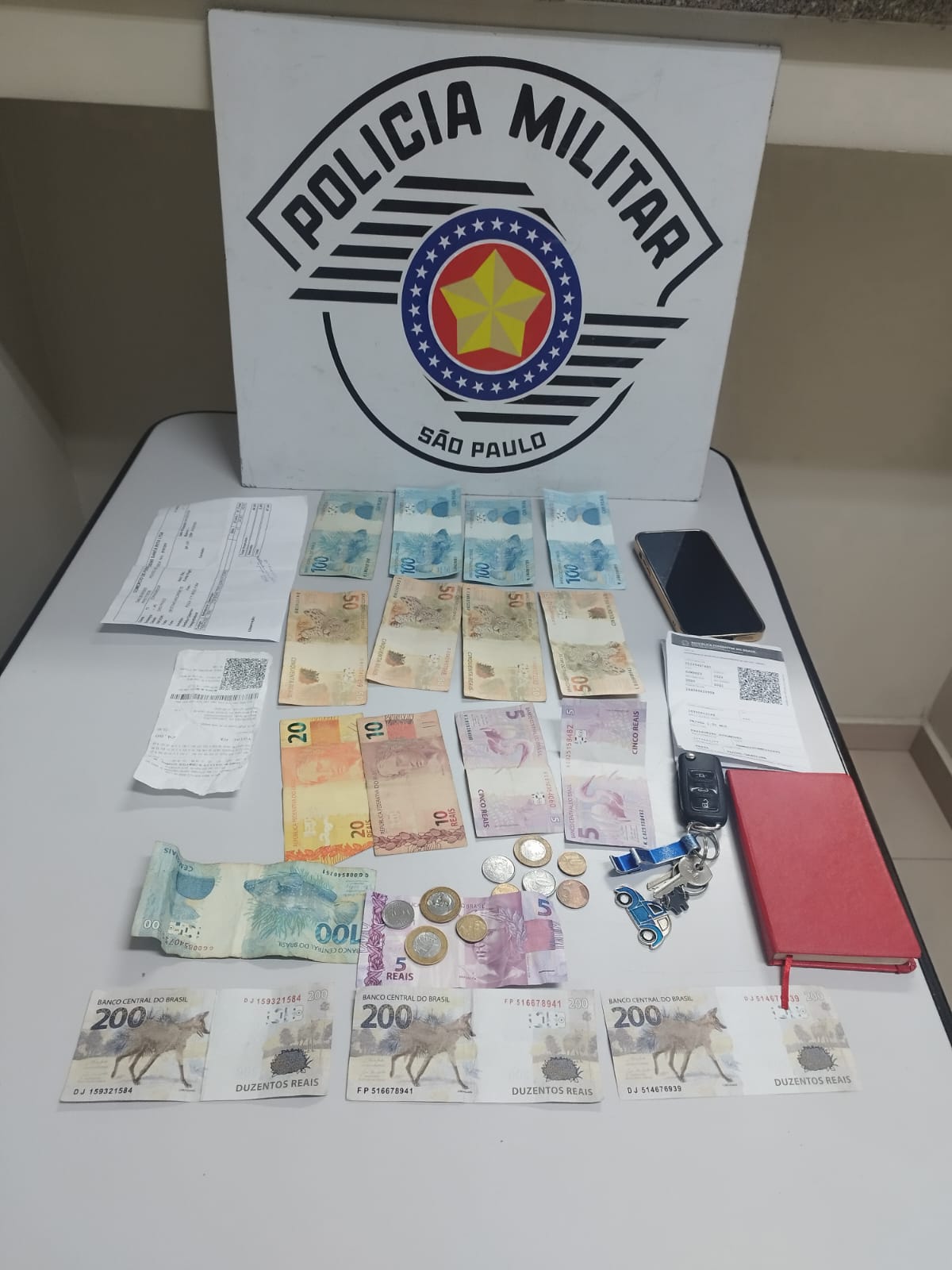 Polícia Militar, com apoio do CSI, flagra trio com notas falsas em Guararema