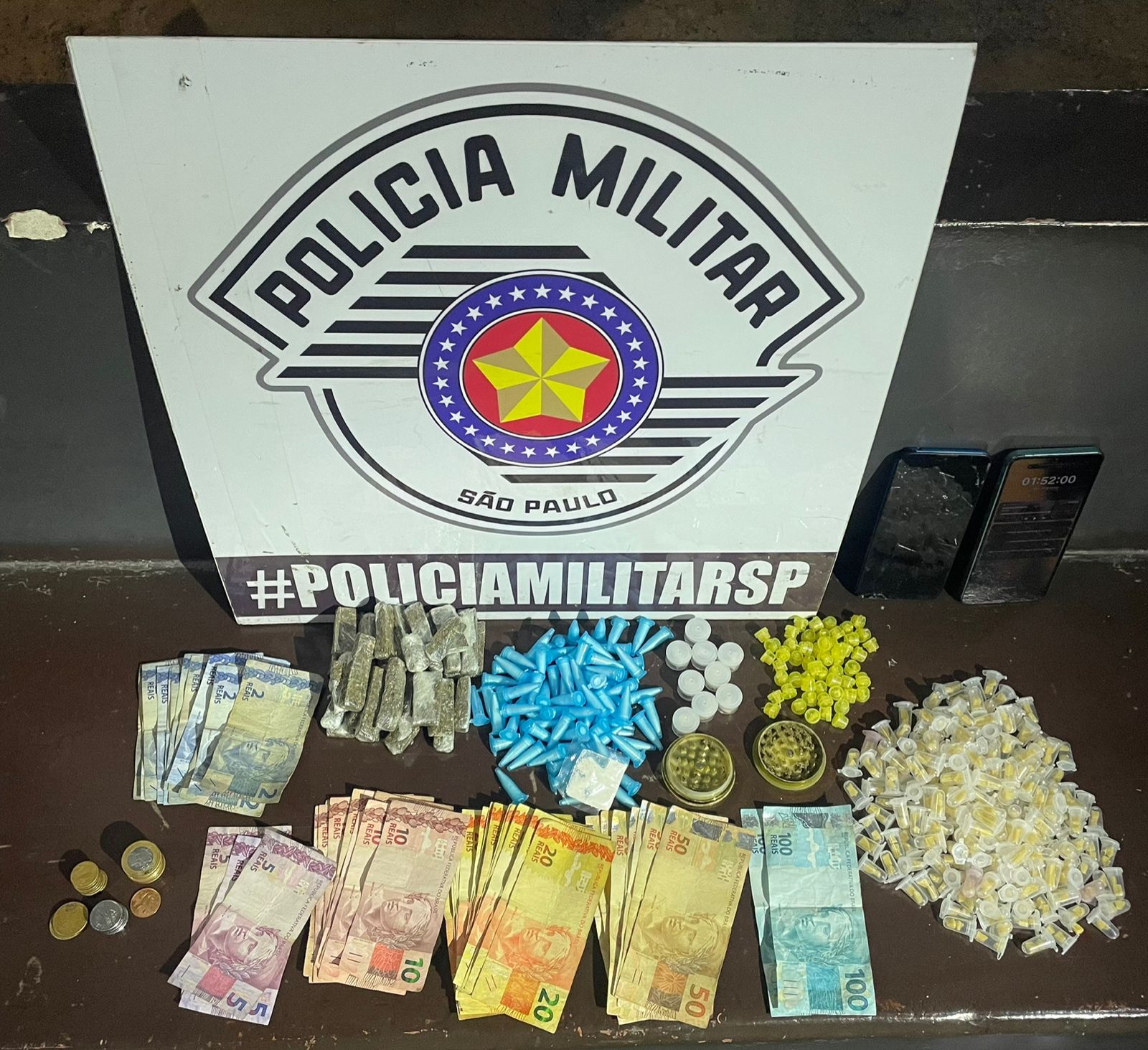  Polícia apreende drogas e dinheiro durante ação no Centro de Salesópolis