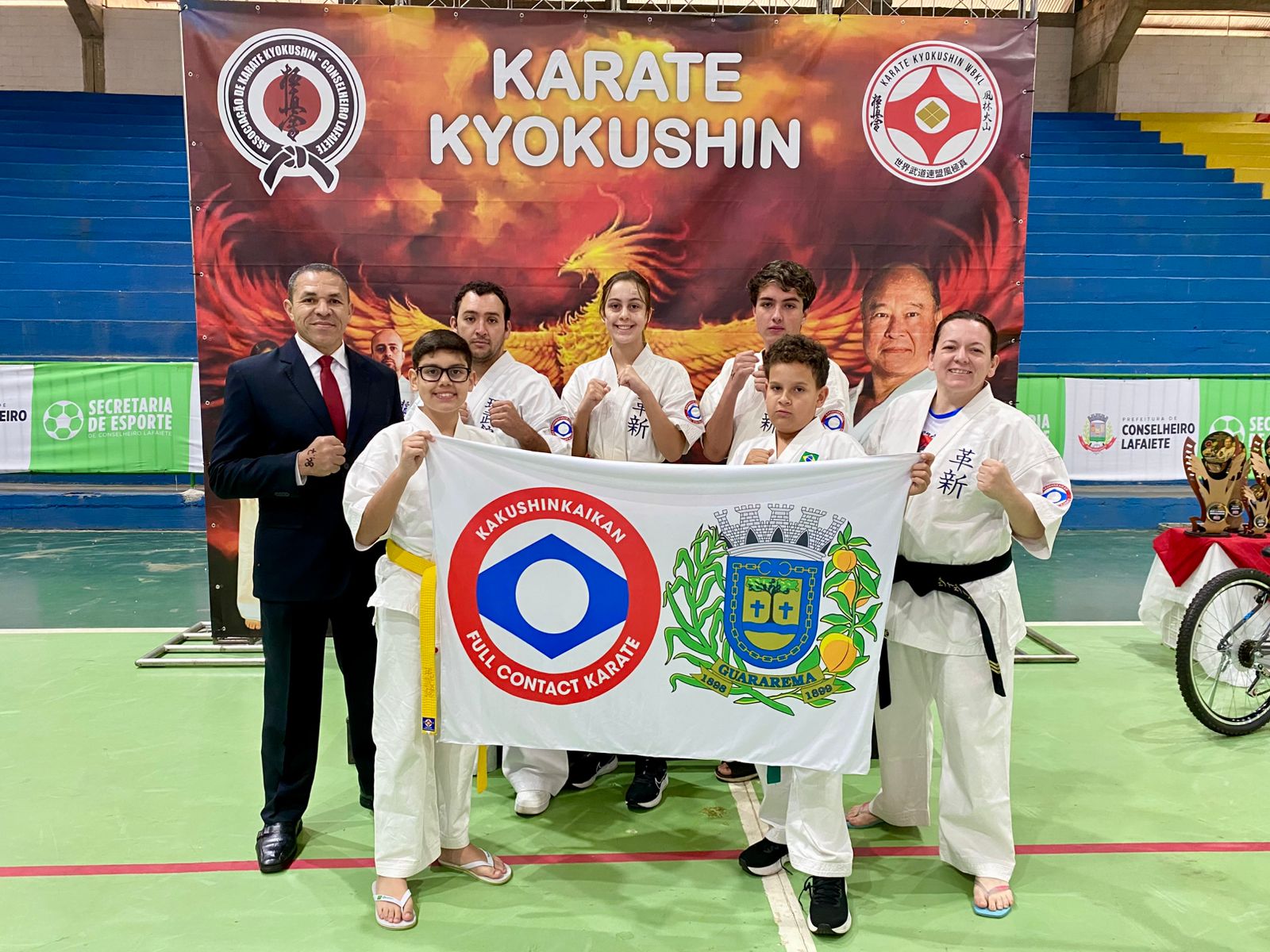 Atletas de Guararema brilham no 1º Campeonato Mundial de Karatê Kyokushin em Minas Gerais