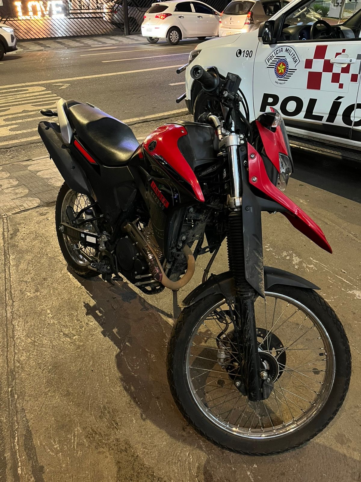 Roubo na quinta-feira (18) em Biritiba Mirim terminou com atentado contra policial militar; suspeitos foram presos na sexta-feira (19) em Mogi das Cruzes