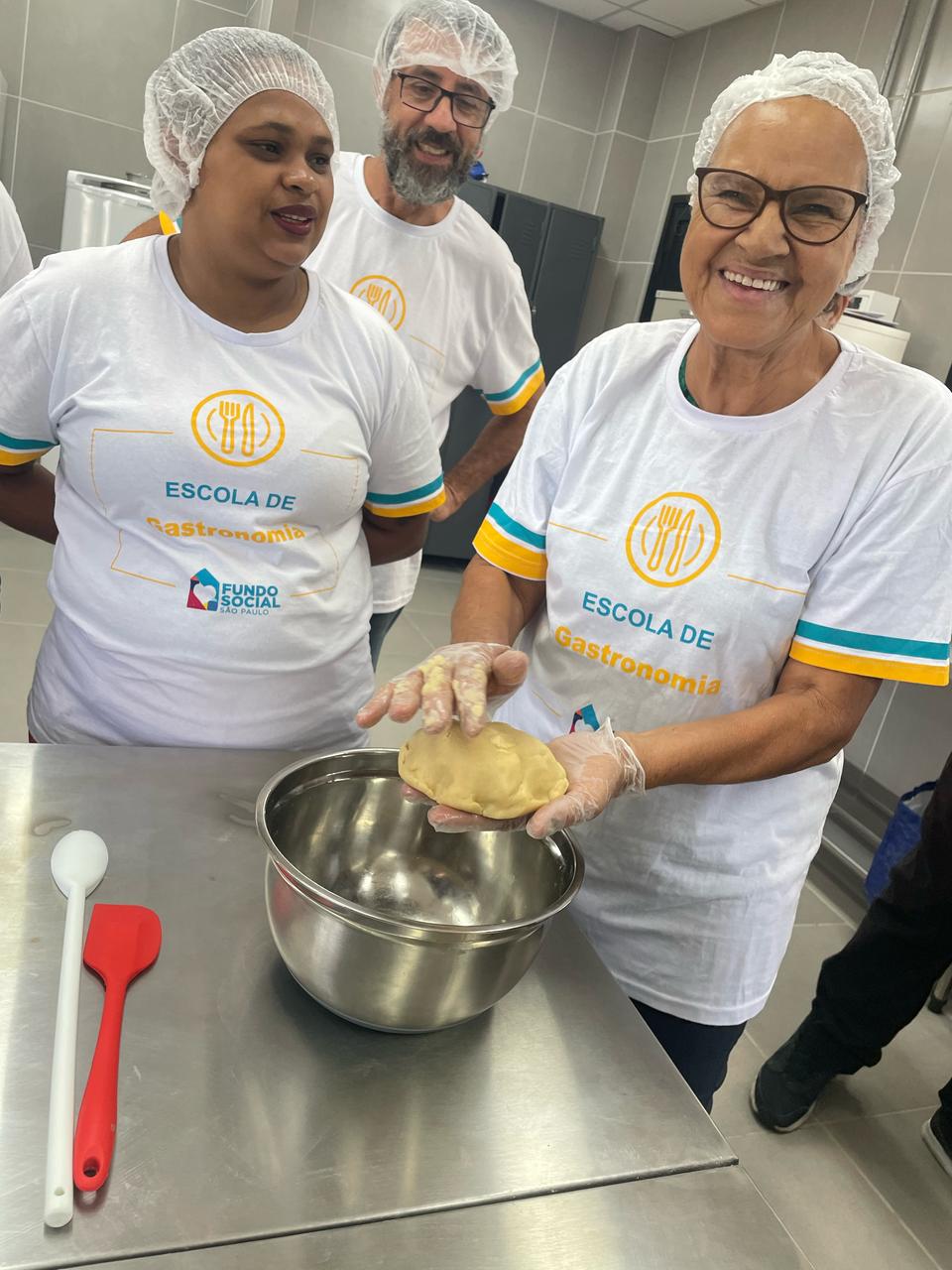 Cursos gratuitos de Auxiliar de Cozinha e Confeitaria Avançada abrem inscrições em Mogi das Cruzes