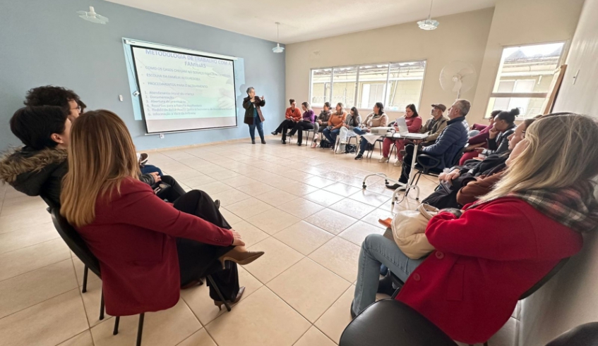 Mogi apresenta projeto “Família Acolhedora” a cidades do Alto Tietê