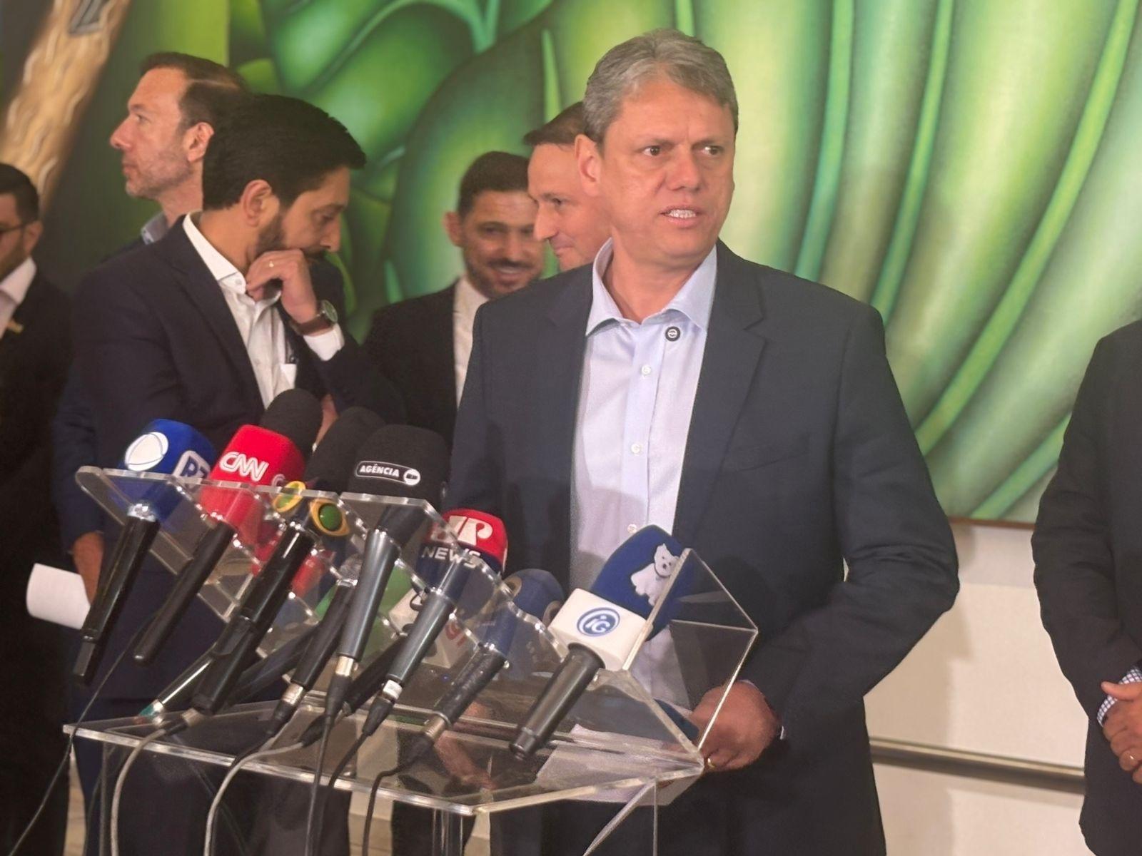 Governador Tarcísio de Freitas confirma morte por intoxicação por metanol e anuncia medidas de combate em São Paulo