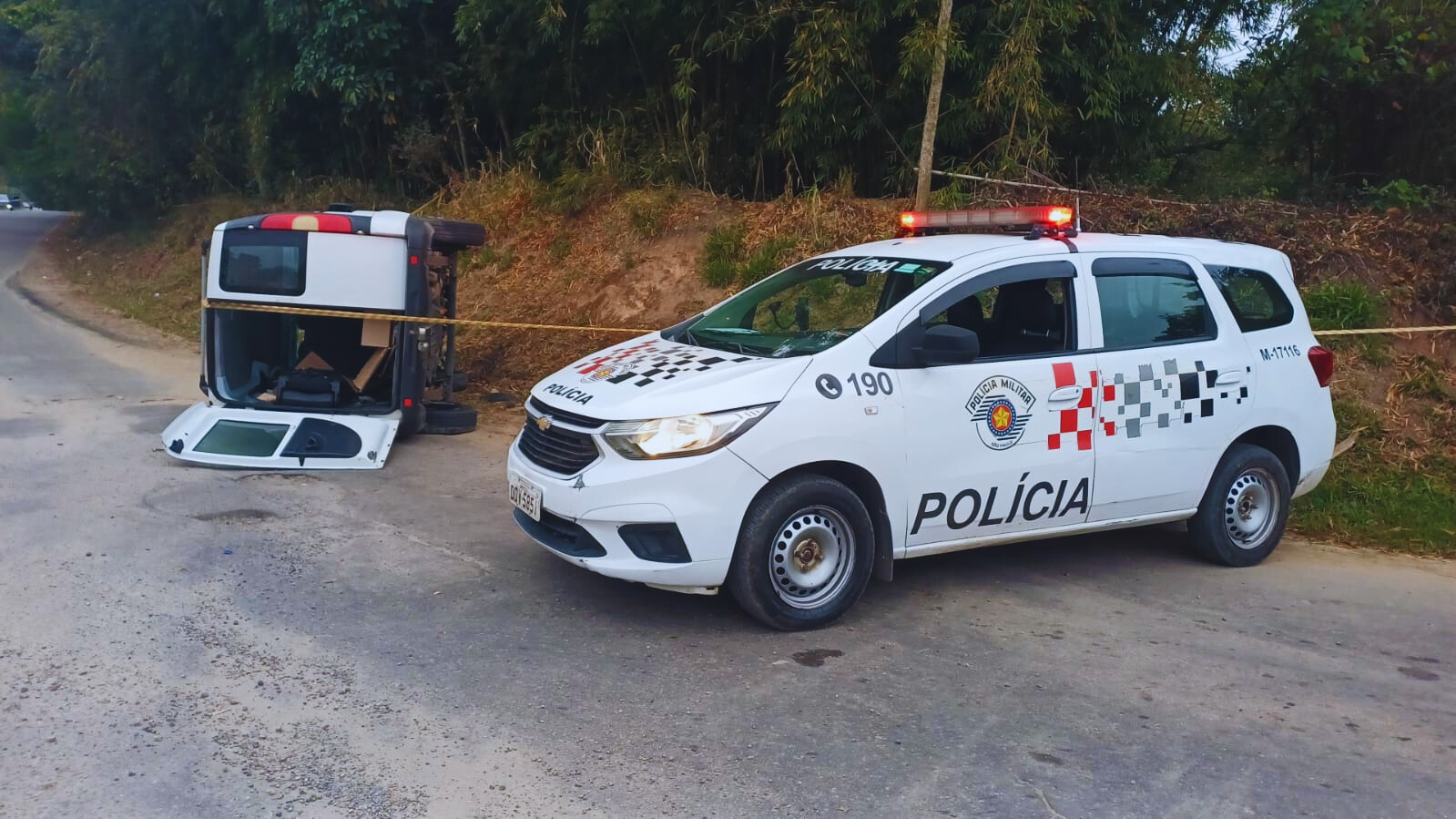 Polícia Militar recupera carro roubado após perseguição no centro de Guararema