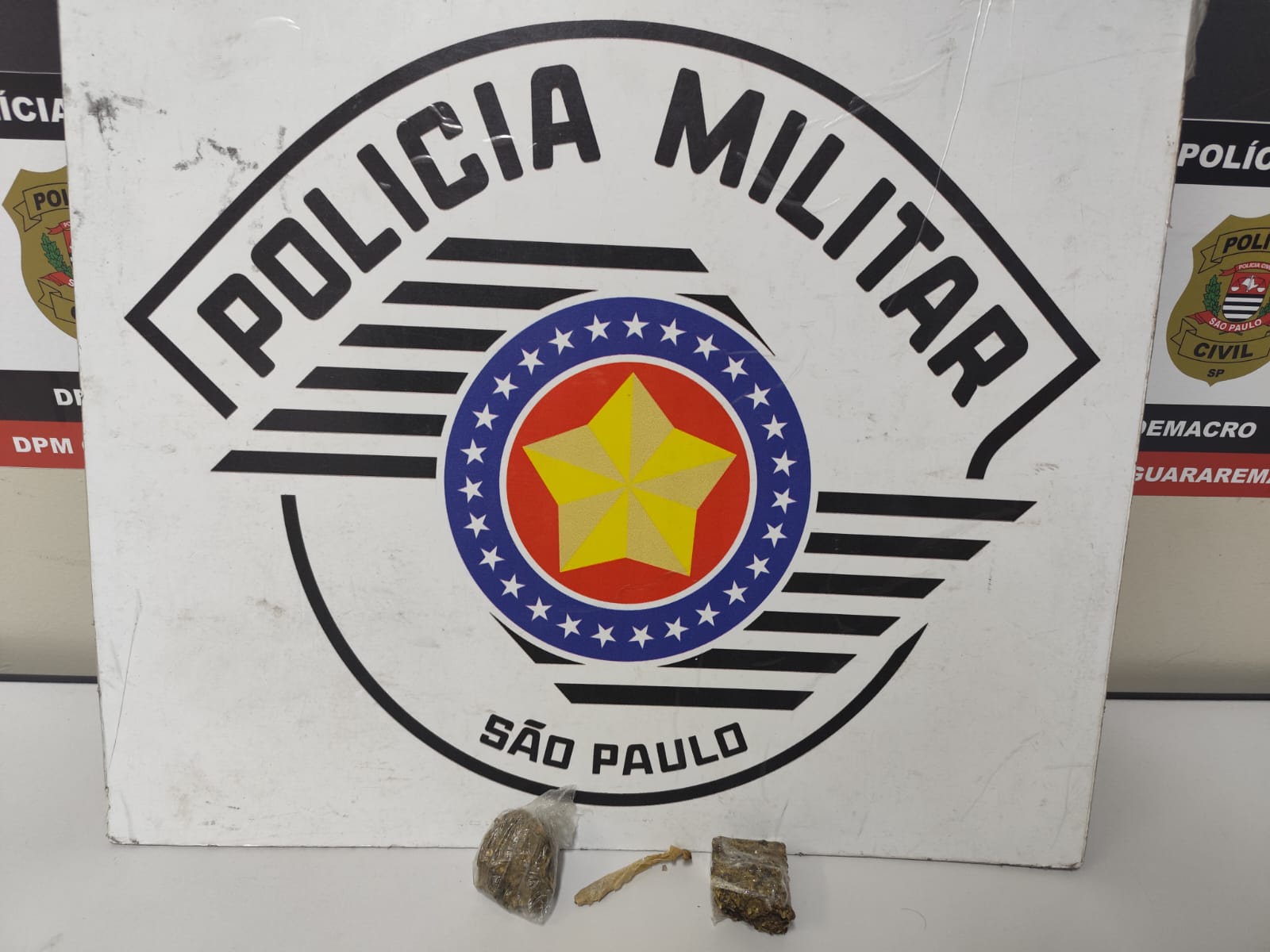 Dois indivíduos são detidos por porte de drogas em Guararema
