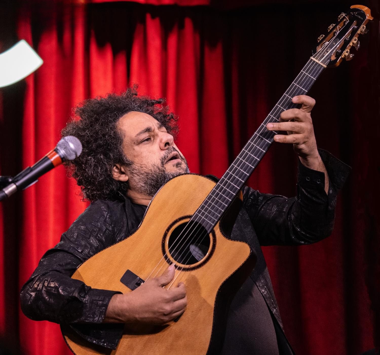 Diego Figueiredo faz show gratuito em Guararema nesta quinta (16) e lança novo álbum na FLIG