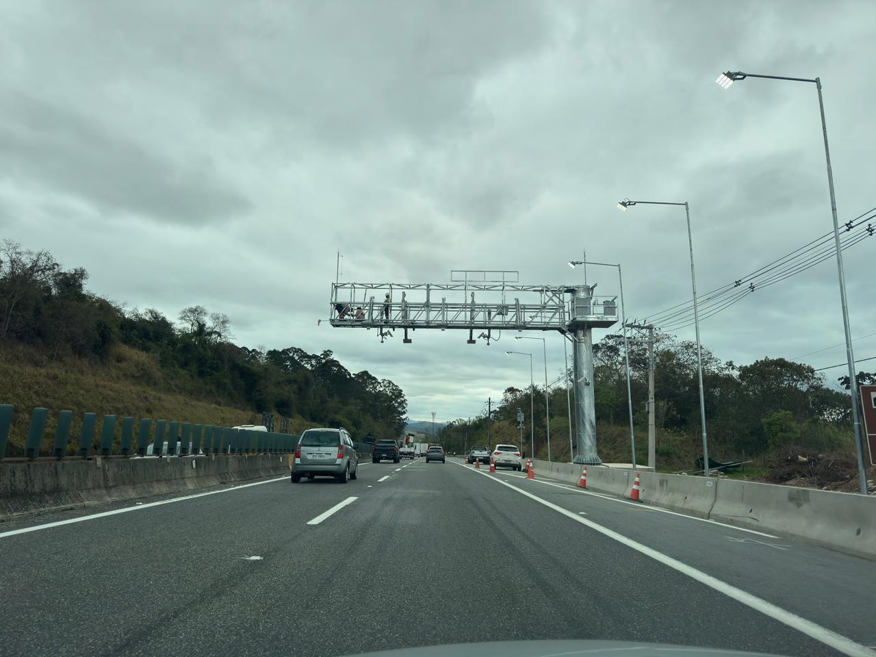 Cobrança de pedágio na Mogi-Dutra é suspensa para moradores de Mogi das Cruzes