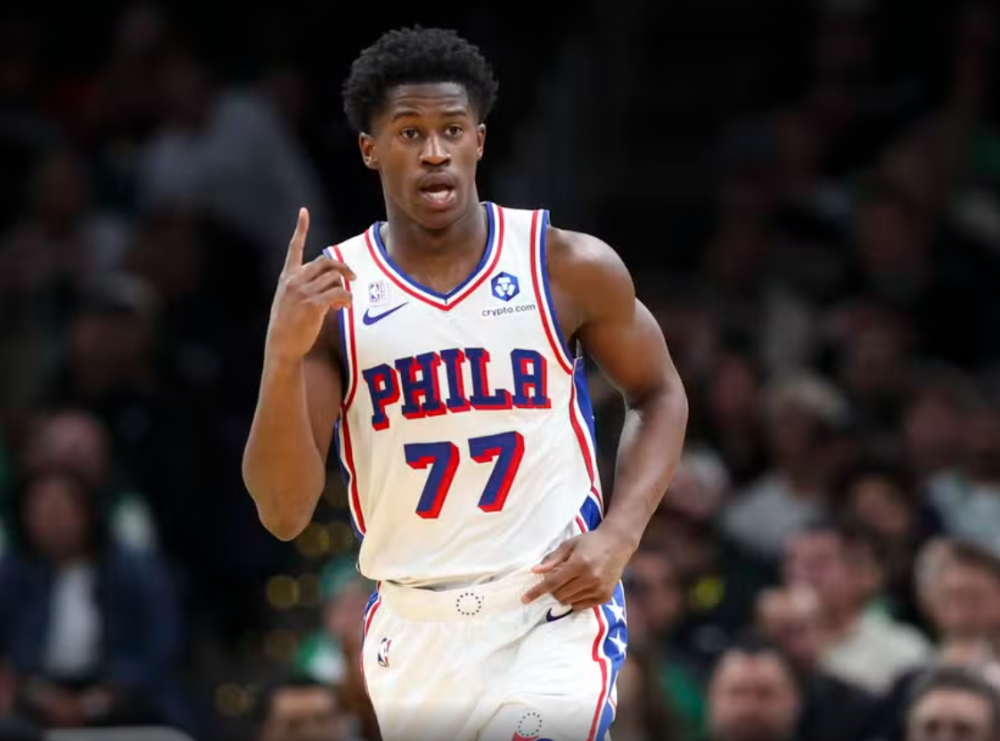Novato dos 76ers supera recorde de LeBron e brilha em estreia histórica na NBA