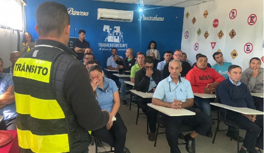 Mogi capacita motoristas para atender melhor passageiros idosos