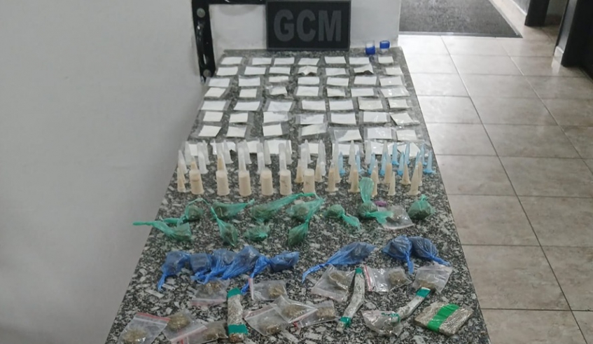 GCM de Mogi das Cruzes apreende quase 200 porções de drogas na Vila Cléo