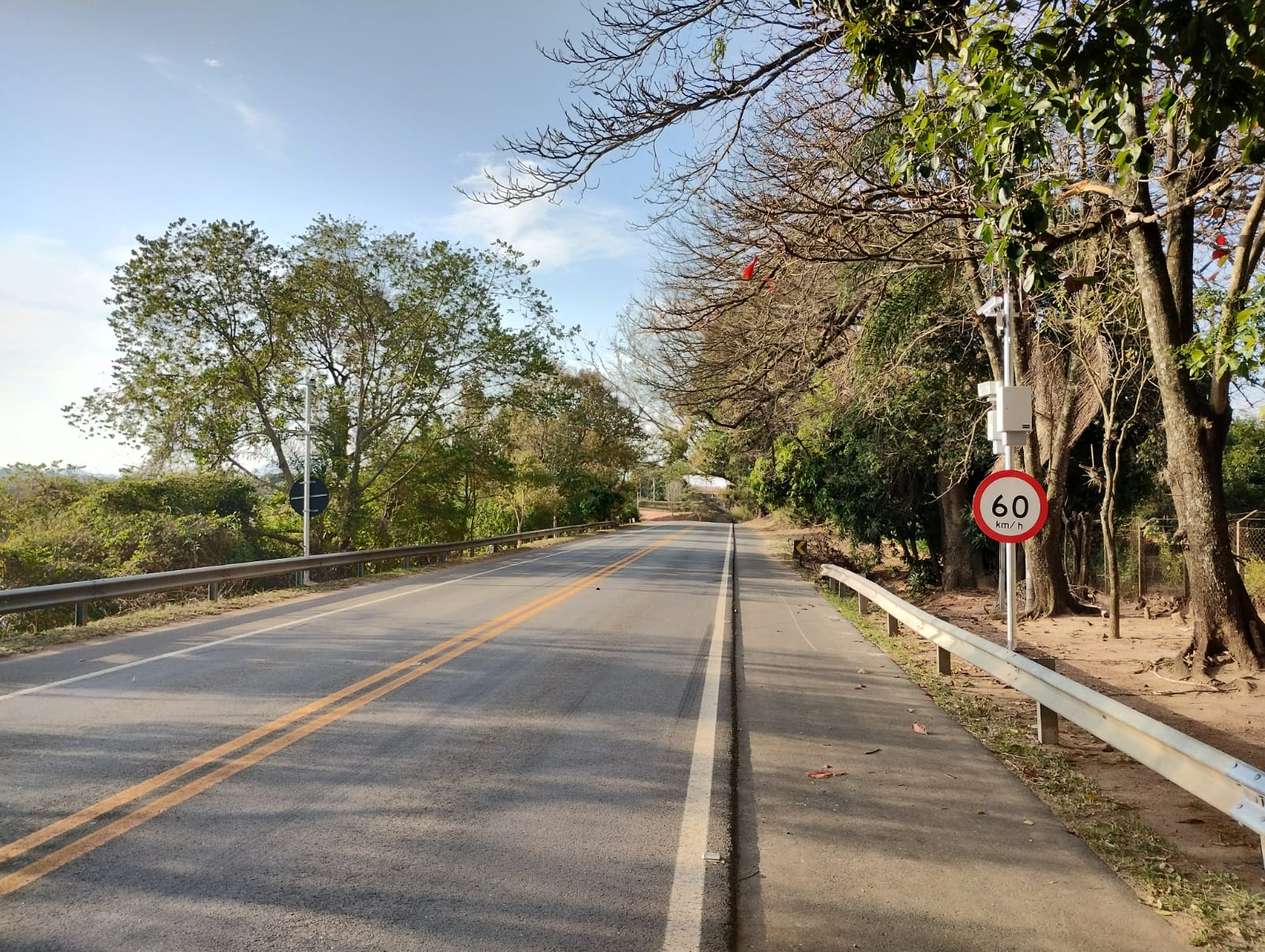 DER-SP amplia fiscalização eletrônica em sete rodovias estaduais; novo equipamento em Salesópolis tem limite de 40 km/h nos dois sentidos