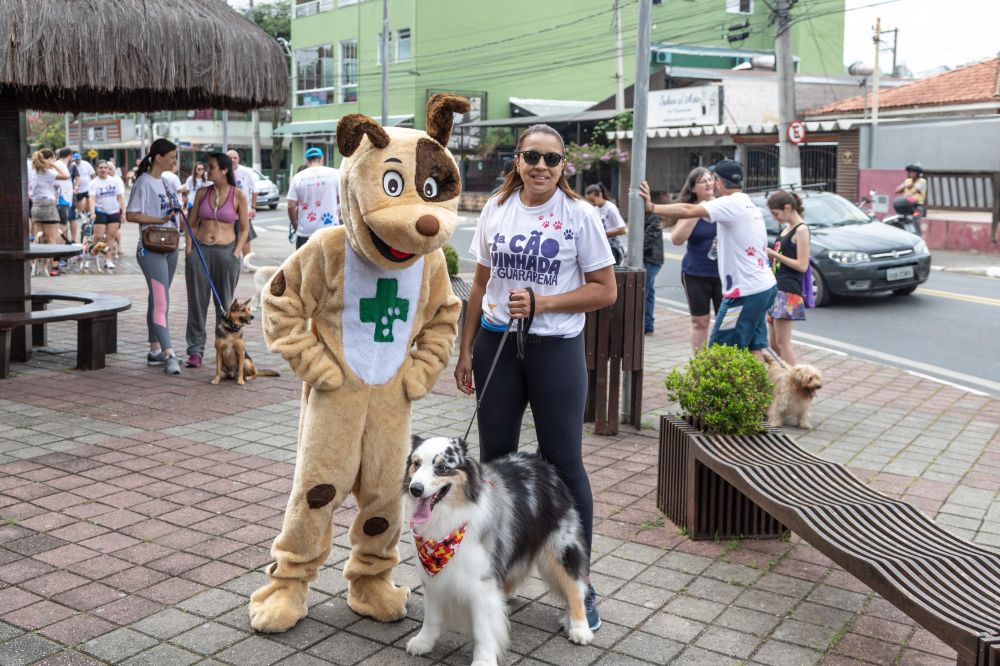 Guararema promove 3ª CãoMinhada com feira de adoção e cadastro para castração gratuita