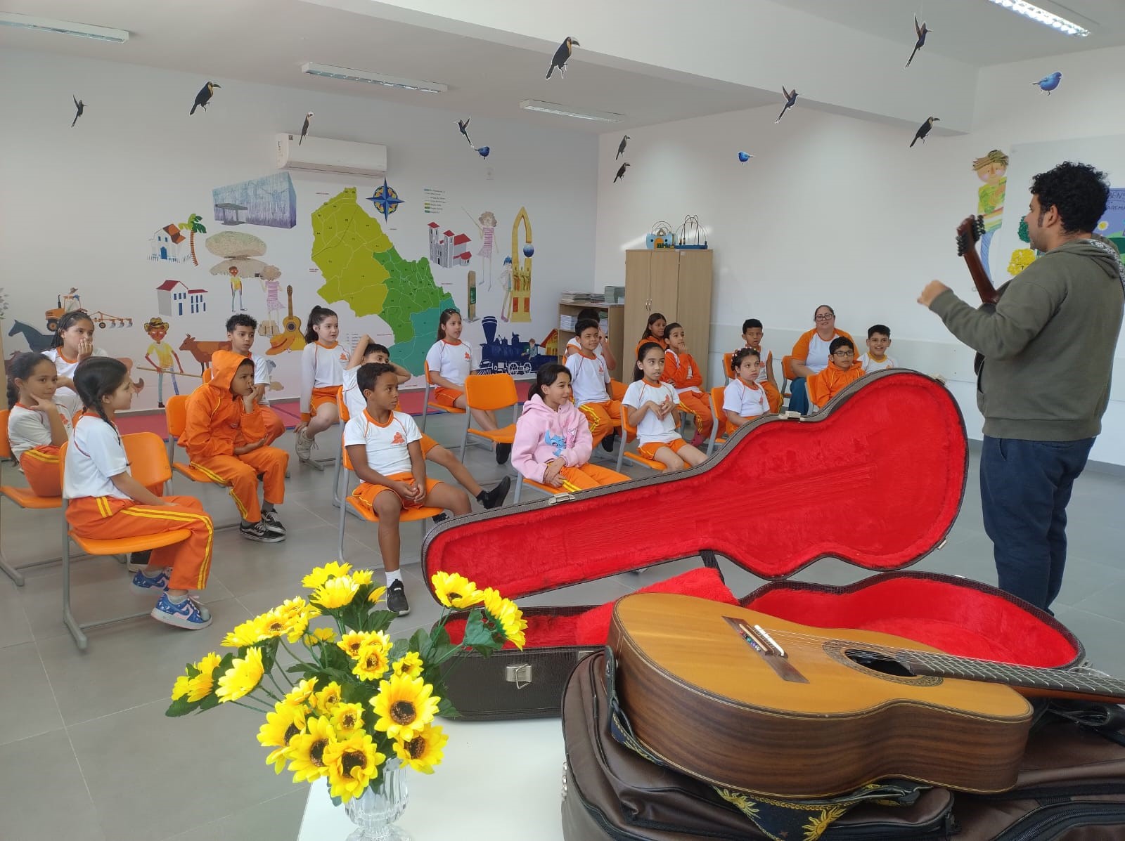 Projeto leva cultura da viola caipira às escolas de Guararema