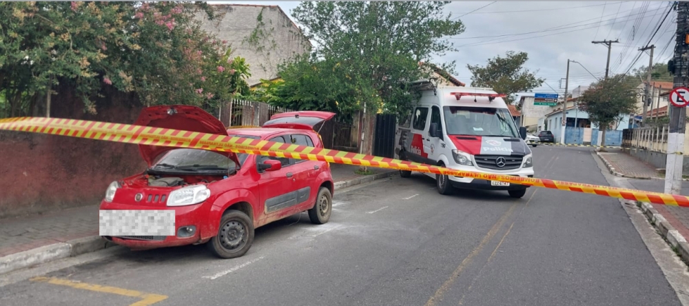Polícia Militar de Guararema prende mulher por invasão, ameaças e incêndio a veículo