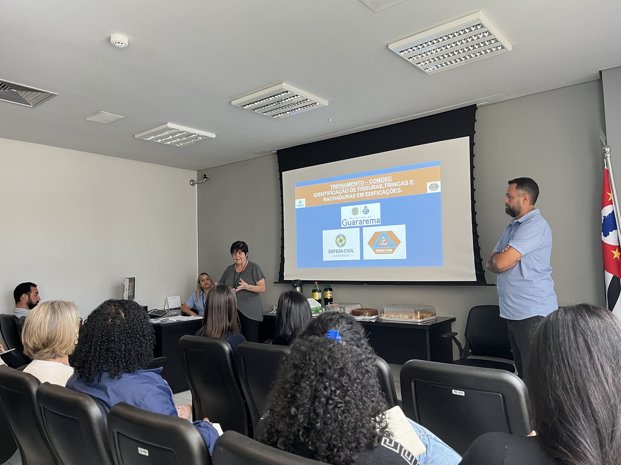 Defesa Civil de Guararema orienta servidores sobre identificação de fissuras em imóveis