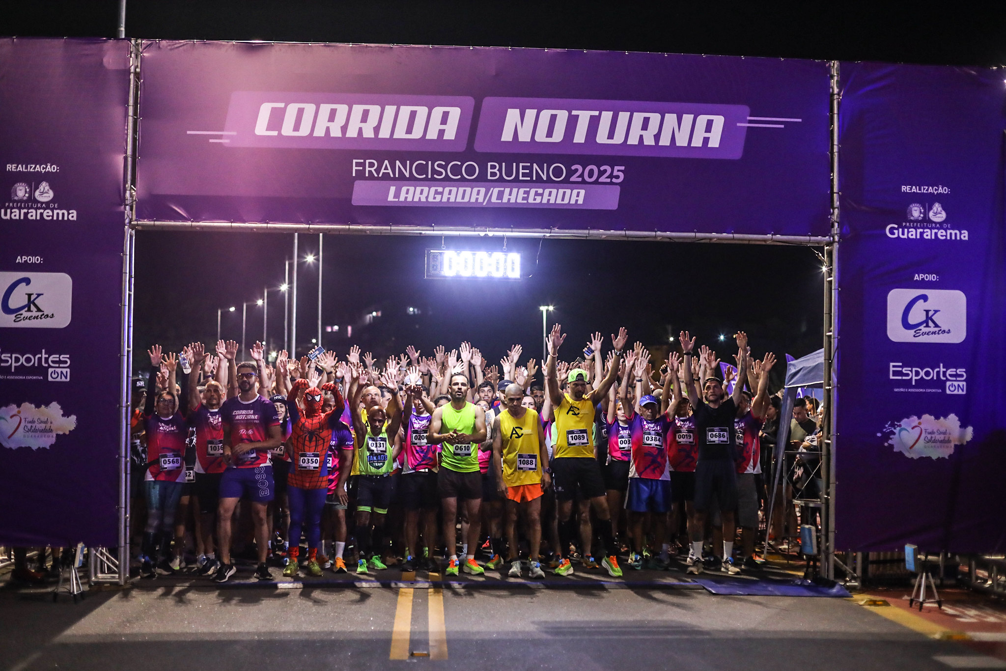 Corrida Noturna de Guararema reúne 1200 atletas