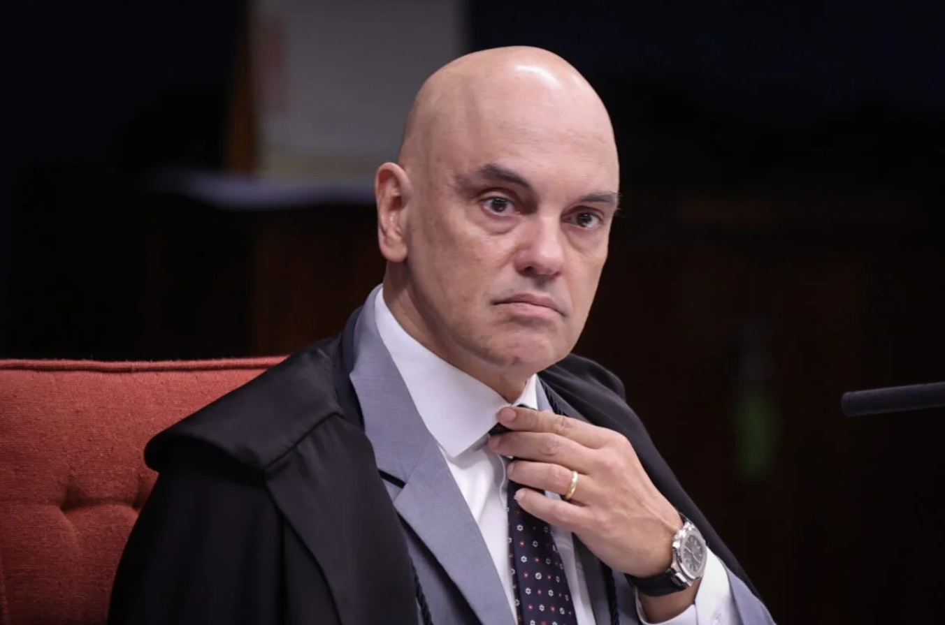 Alexandre de Moraes votou hoje (24) a favor da continuidade da prisão preventiva de Bolsonaro
