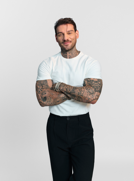 Artista em evidência: Lucas Lucco lança livro de poesias e encontra leitores em São Paulo